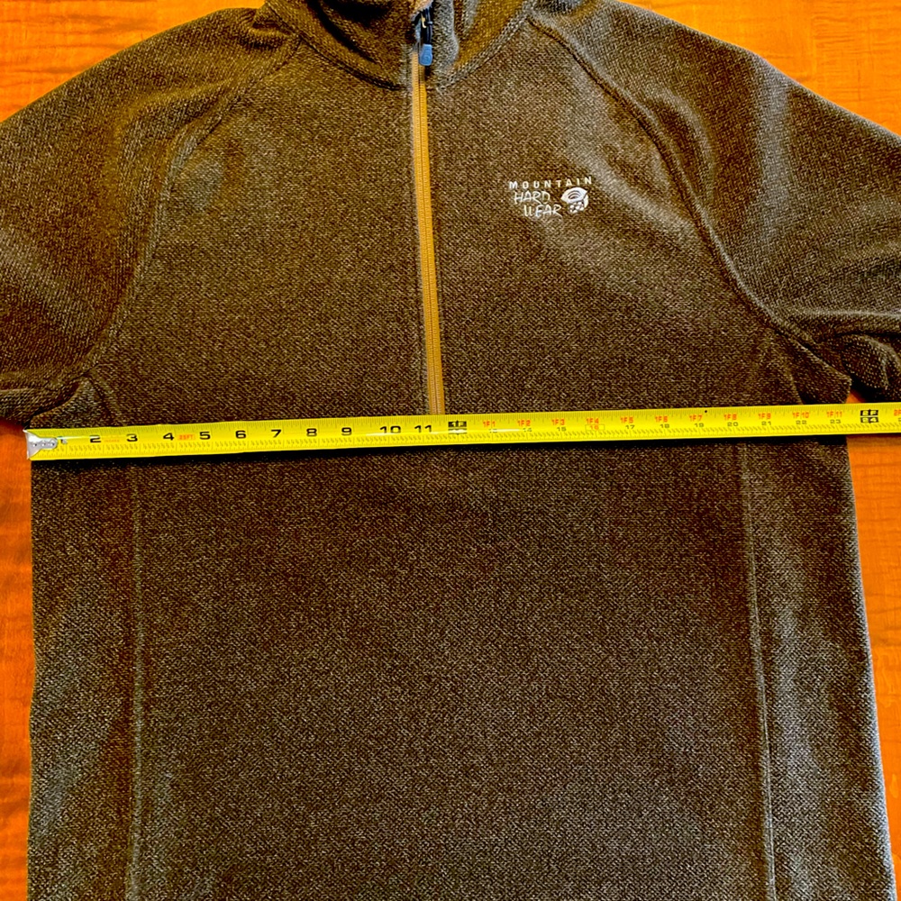 Mountain Hardwear 1/2 zip EUC